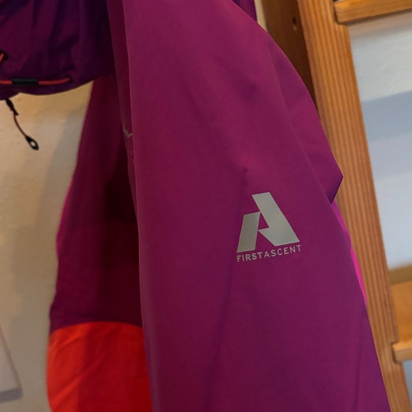 Eddie Bauer Ski Jacket - Picture 6 of 7